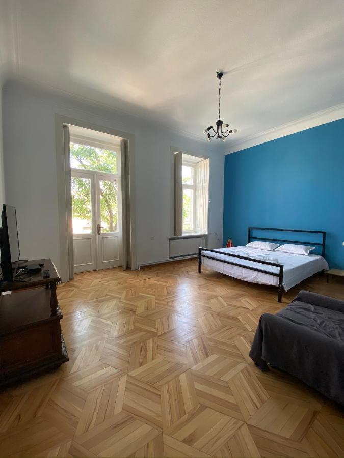 Red Door Apartment Тбилиси Екстериор снимка