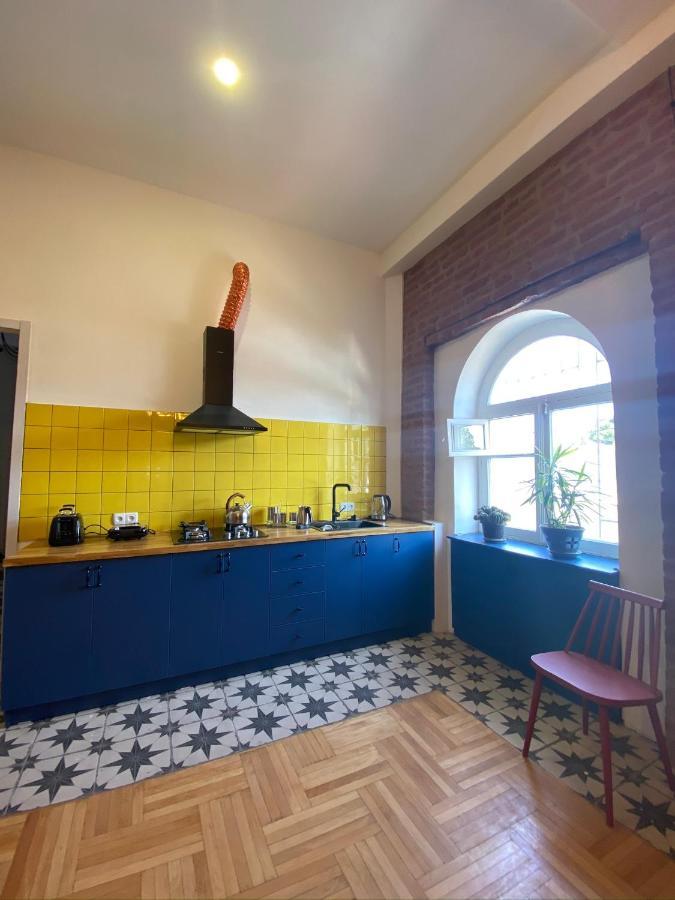 Red Door Apartment Тбилиси Екстериор снимка