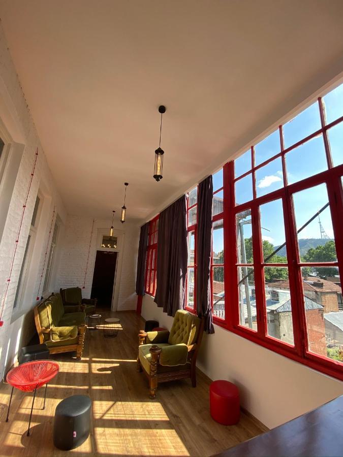 Red Door Apartment Тбилиси Екстериор снимка