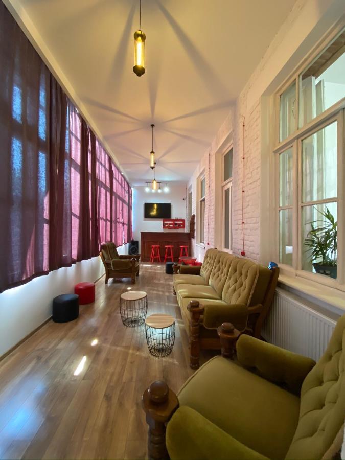 Red Door Apartment Тбилиси Екстериор снимка