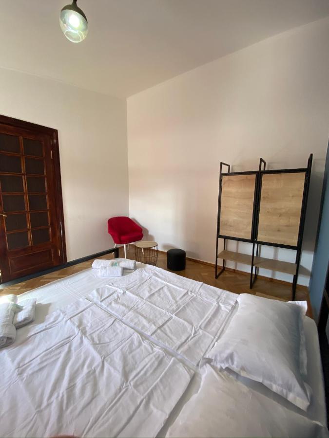 Red Door Apartment Тбилиси Екстериор снимка