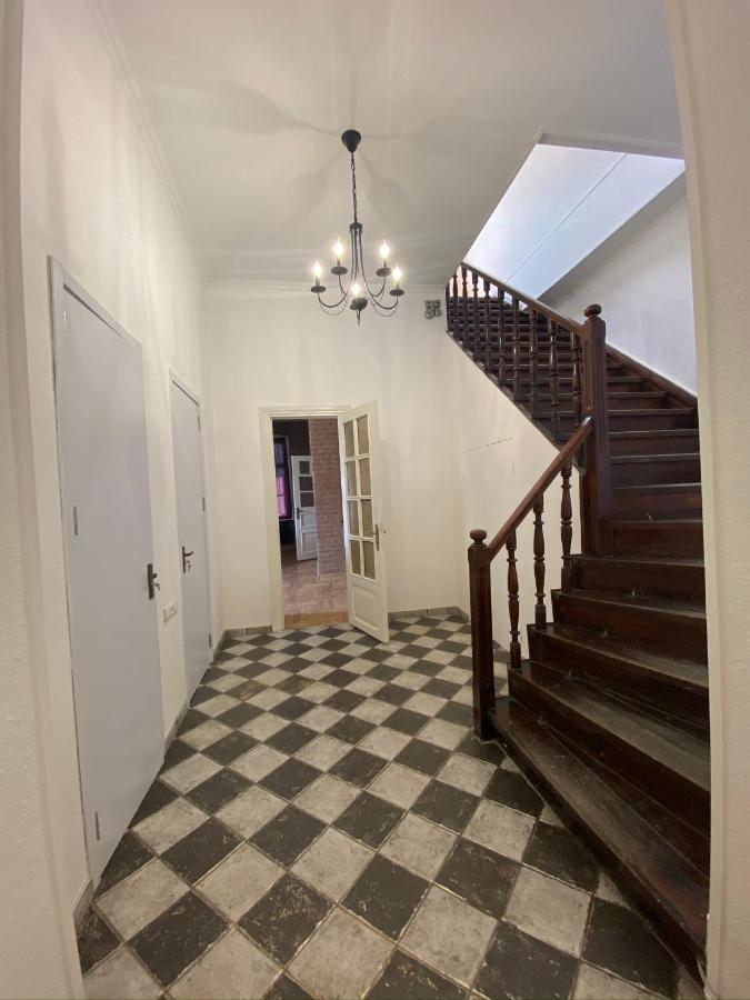 Red Door Apartment Тбилиси Екстериор снимка