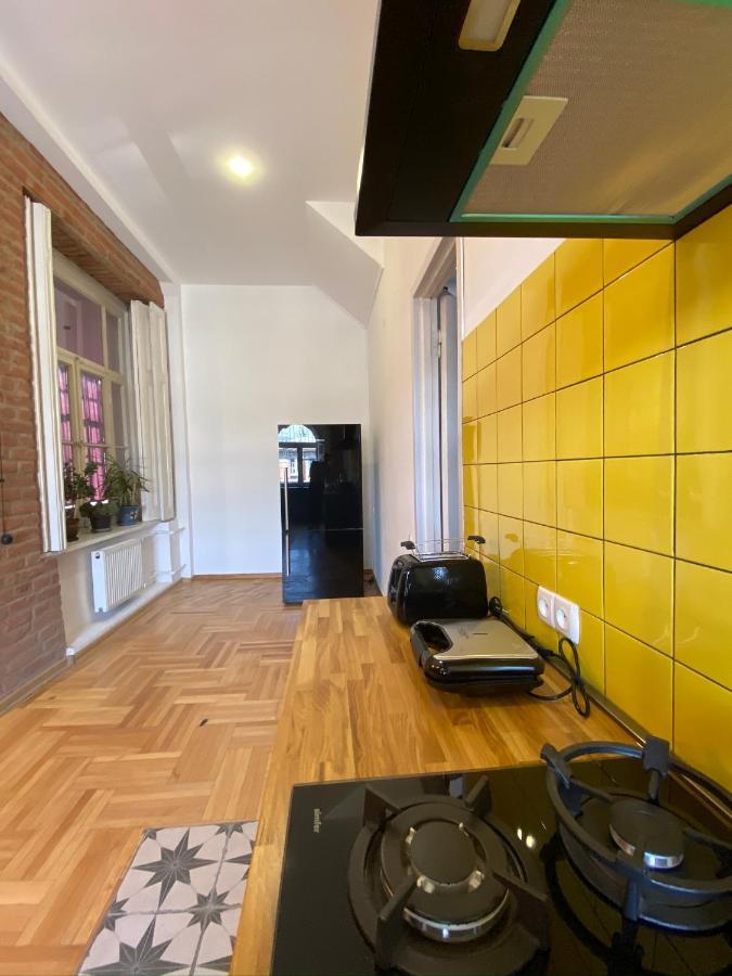 Red Door Apartment Тбилиси Екстериор снимка