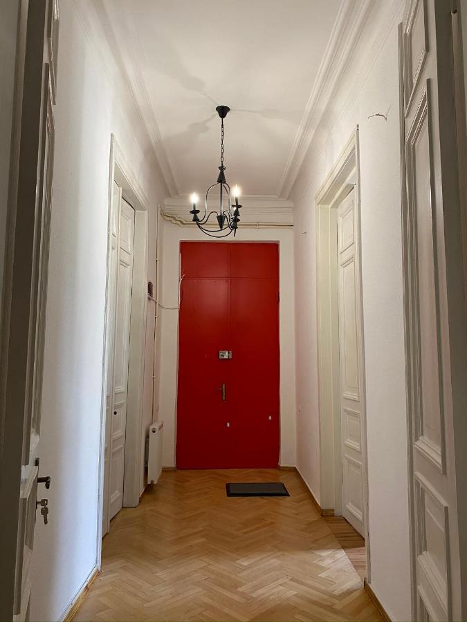 Red Door Apartment Тбилиси Екстериор снимка