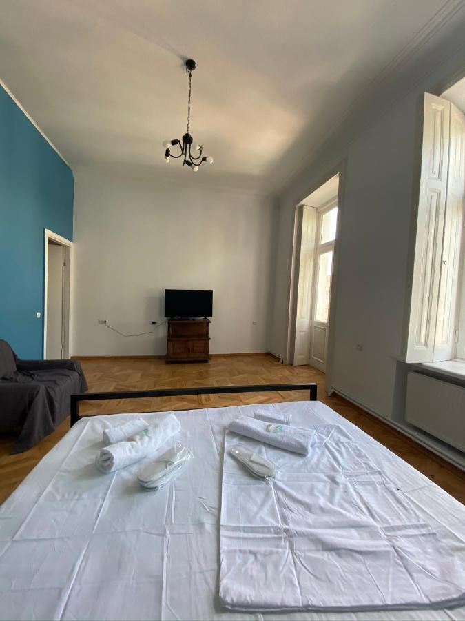 Red Door Apartment Тбилиси Екстериор снимка